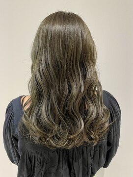 ピークアブー 銀座並木通り(PEEK-A-BOO) オリーブカラー/ブリーチなし/マット/緑カラー/重めロング