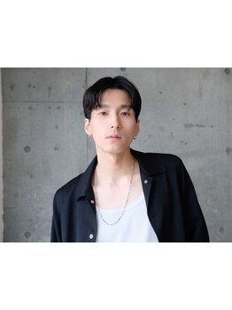 トレンドを取り入れたカットやスタイリングで、あなたのライフスタイルに合わせたスタイルを提案します。