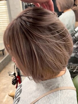 アポロ 横浜駅店(apollo) xバレイヤージュ/ホワイトグレージュ/レイヤーカット