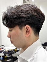 カルム(kalm)&nbsp;メンズセンターパートウルフセンターパートニュアンスパーマ襟足