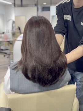 イリス 銀座(IrIs) 肌なじみ抜群のラベンダーアッシュ/上品セミロングレイヤー