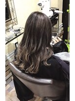 サムブリッジ(SOMEBRIDGE)&nbsp;前回のブリーチ活かしてハイライトグラデーション【SOMEBRIDGE】