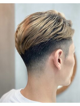 テトヘアー(teto hair) men's［フェードカットメンズ刈り上げ金髪バーバーグラデ］