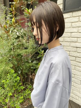 キラ 渋谷(KILLA) 小顔ミニボブの切りっぱなしオリーブグレージュ【KILLA原宿】