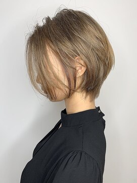 イズ(iss) #ショートヘア #ブリーチカラー