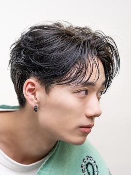 オーシャントーキョーオーバー 渋谷(OCEAN TOKYO OVER) 韓国ヘアニュアンスコンマバングセンターパートフェザーパーマ