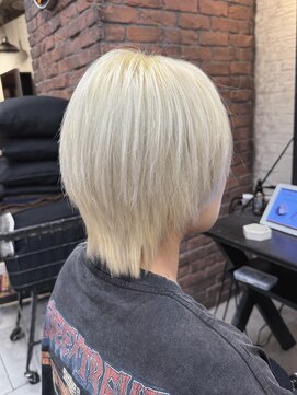 ラックスビー ユナイテッド 神戸三宮いくたロード店(LUXBE UNITED) ホワイトブロンド