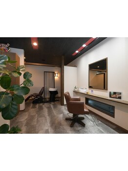 夫婦2人で営むアットホームな美容室で落ち着いた雰囲気の店内でリラックスできること間違いなし☆