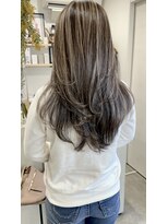 ハイク(HYKE)&nbsp;透け感アッシュベージュのくびれレイヤー