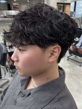 ウェイビーエフティフィフス 横浜西口(WAVEY ft.fifth) 横浜シャドウパーマ緩めスパイラルパーマッシュウルフ20代30代