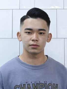 メリケンバーバーショップ コウベ(MERICAN BARBERSHOP KOBE) スキンフェード73スタイルN