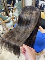 アンフィユヌキャトル(AnFye une Qatll)&nbsp;ブリーチ毛の方を高難易度ジュエリーシステム縮毛矯正で艶髪