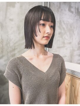 ニイ(nii.) 重めのボブヘア