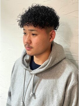 ディスイズバーバーセカンド(THIS IS BARBER 2nd) ツーブロック黒髪　ソフトツイスト　刈り上げショート