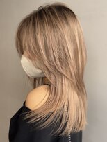 ヨロ 上野(YOLO)&nbsp;ハイライトカラーミルクティーベージュレイヤーカット