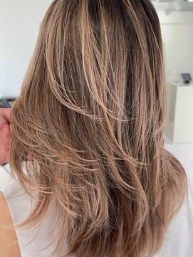 ラルガ 黒崎(Raruga) ハイライトカラーミルクティーベージュレイヤーカット