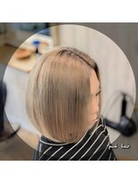 ピヴォヘアー(pivo hair)&nbsp;シルバーベージュ　ダブルカラー　グラボブ