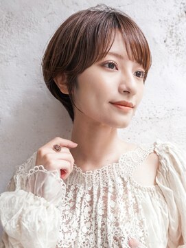 カライング(ing) 大人可愛い20代30代40代黒髪前下がりひし形小顔ボブ丸みショート