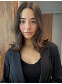 レイヤーカット外はねミディアムヘア海外レイヤー顔まわり