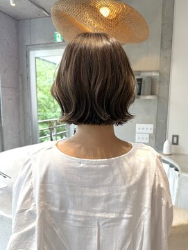ロエ(loe) ラフさと上品さ。大人のラフボブ×フォギーベージュ