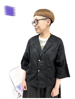 イラカ(elaka)&nbsp;ブリーチカラー×ベージュカラー×刈り上げマッシュショート