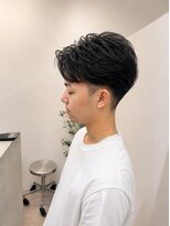 ユニ 江坂(Uni.)&nbsp;フェザーショート　フェザーパーマ　毛流れセンターパート
