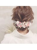 大人気のシニヨンスタイル♪ドライフラワーで更に可愛く