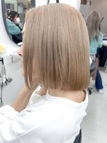 ヒビヲ(HIBIO)&nbsp;ショートボブダブルカラーハイトーン切りっぱなしブリーチカラー