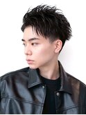 センターパートスパイキーショート刈り上げメンズカット眉毛