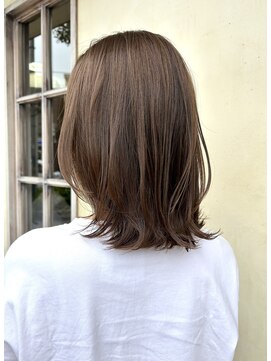 エイミーバイアフロート(amie by afloat) くびレイヤー×ブラウンベージュ