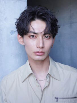 レタッチバイフィフス(RETOUCH by fifth) 初めての方もオススメ！センターパートの無造作パーマスタイル