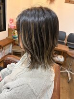 ロウスリー(Lowsly)&nbsp;ミディアムレイヤーボブ　プレイングカラー　ハイライト