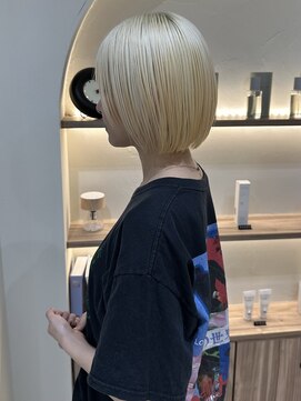 ジーナ 吉塚(Zina) ホワイトブロンド【福田れん】吉塚美容室 髪質改善 ブリーチ