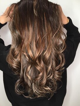 ステア ケース(stair case) アップスタイルも可愛いバレイヤージュ×ハイライトカラー