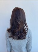 透明感のある毛先がゆらめくナチュラルロング