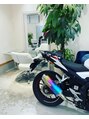 ホワイト 八千代緑が丘店(white)&nbsp;通勤ライダー。HONDA CBR400Rがお店の目印。