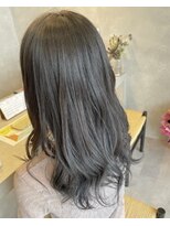 アチーブリス(achieve Liss) 透明感透け感アッシュグレー ゆるふわウェーブロング