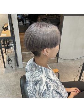 グラ デザイン アンド ヘアー 天王寺店(GRAS DESIGN & HAIR by HEADLIGHT) 透明感シルバーショート