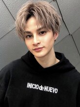 柔らかベージュで魅せる！センターパートマッシュ☆清潔感も垢抜けも両方欲しい...！そんなあなたに