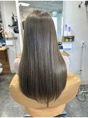艶感重視のナチュラルストレートロング