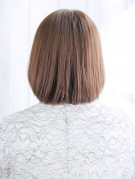 ヘアメイク ナル(hair make nalu) ツヤ感ブラウンのナチュラルボブスタイル