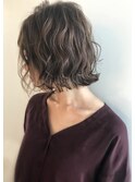 大人ラフカジュアルなボブ×透明感ベージュ×ツイスト波ウェーブ