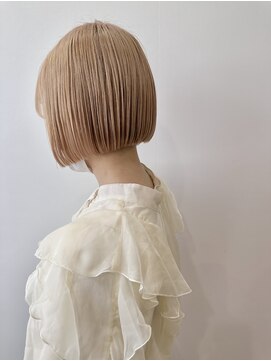 インビテーション 名古屋(invitation) ◎ミニボブ/透明感ベージュ（ブリーチ）