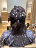 お呼ばれヘア　ハーフアップアレンジ　パールアクセ
