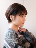 オトナ可愛い小顔くびれショート×前髪あり