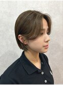 前髪なし、センター分けでかっこいいハンサムボブスタイル