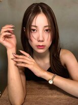メゾンドムニ 恵比寿(Maison de MUNi)&nbsp;外ハネ前髪なしセンターパート顔まわりレイヤーくびれセミロング
