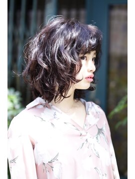 スタジオ 渋谷 原宿(Stujio) ゆるクシャウェーブのミディアムスタイル
