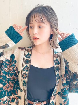 ビーチ(BEACH) 外ハネボブ　インナーカラー　グレージュ