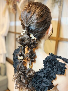 メゾンドミニョン(Maison de Mignon) ふわふわポニー